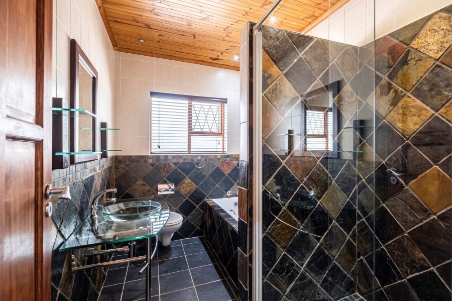 To Let 4 Bedroom Property for Rent in Amsterdamhoek Eastern Cape